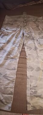 Rue21 Women’s Gray Camo Straight Leg Jeans